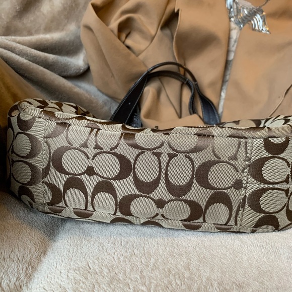 COACH🔅vintage Coach shoulder bag. 👜 Very clean! - Picture 2 of 8